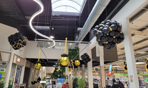 Suspensions en ballons pour un noël chic