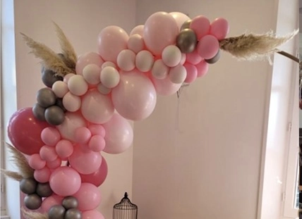 Cercle en ballons rose poudré